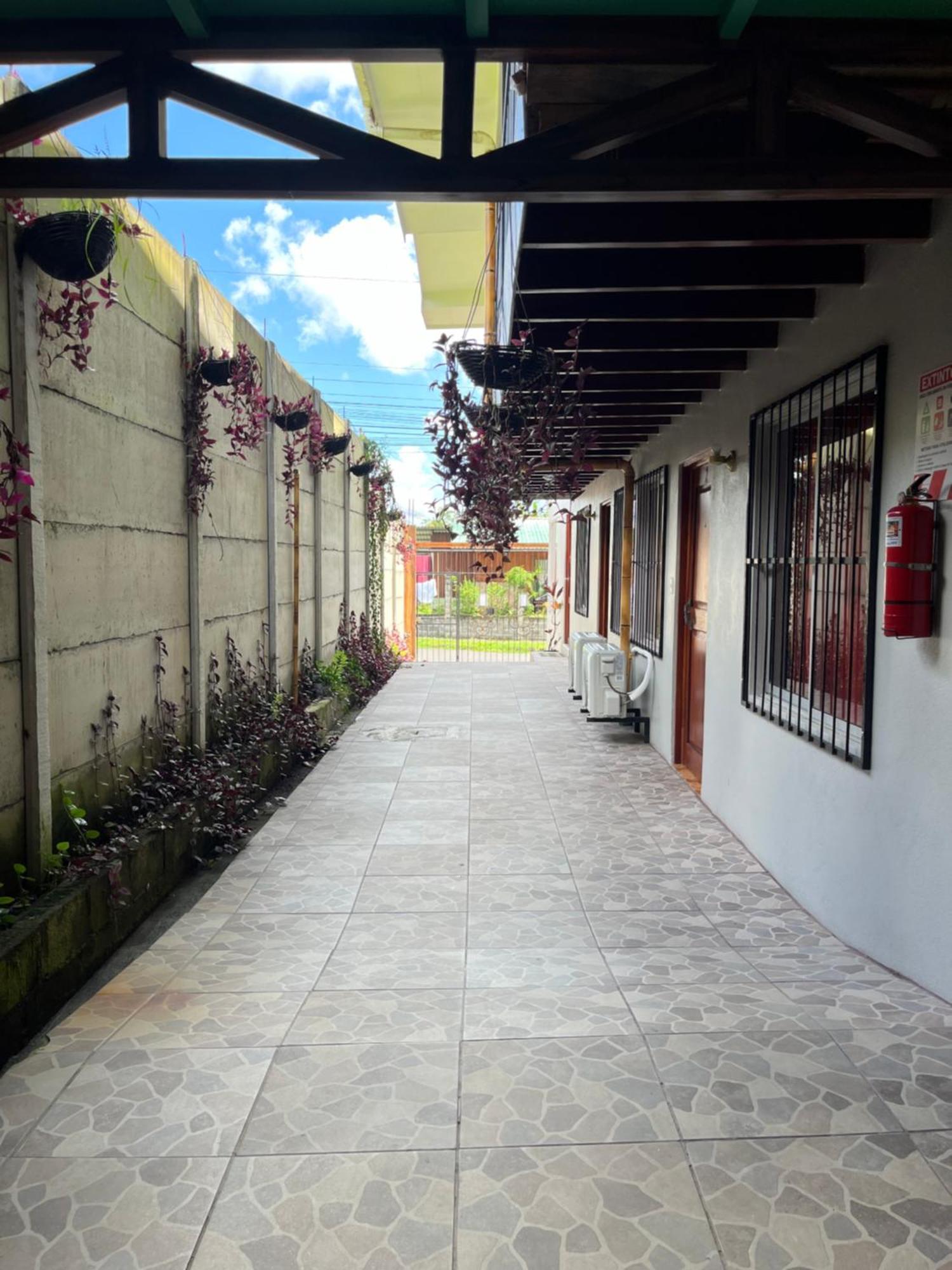 Arenal Sloth Hostel *
