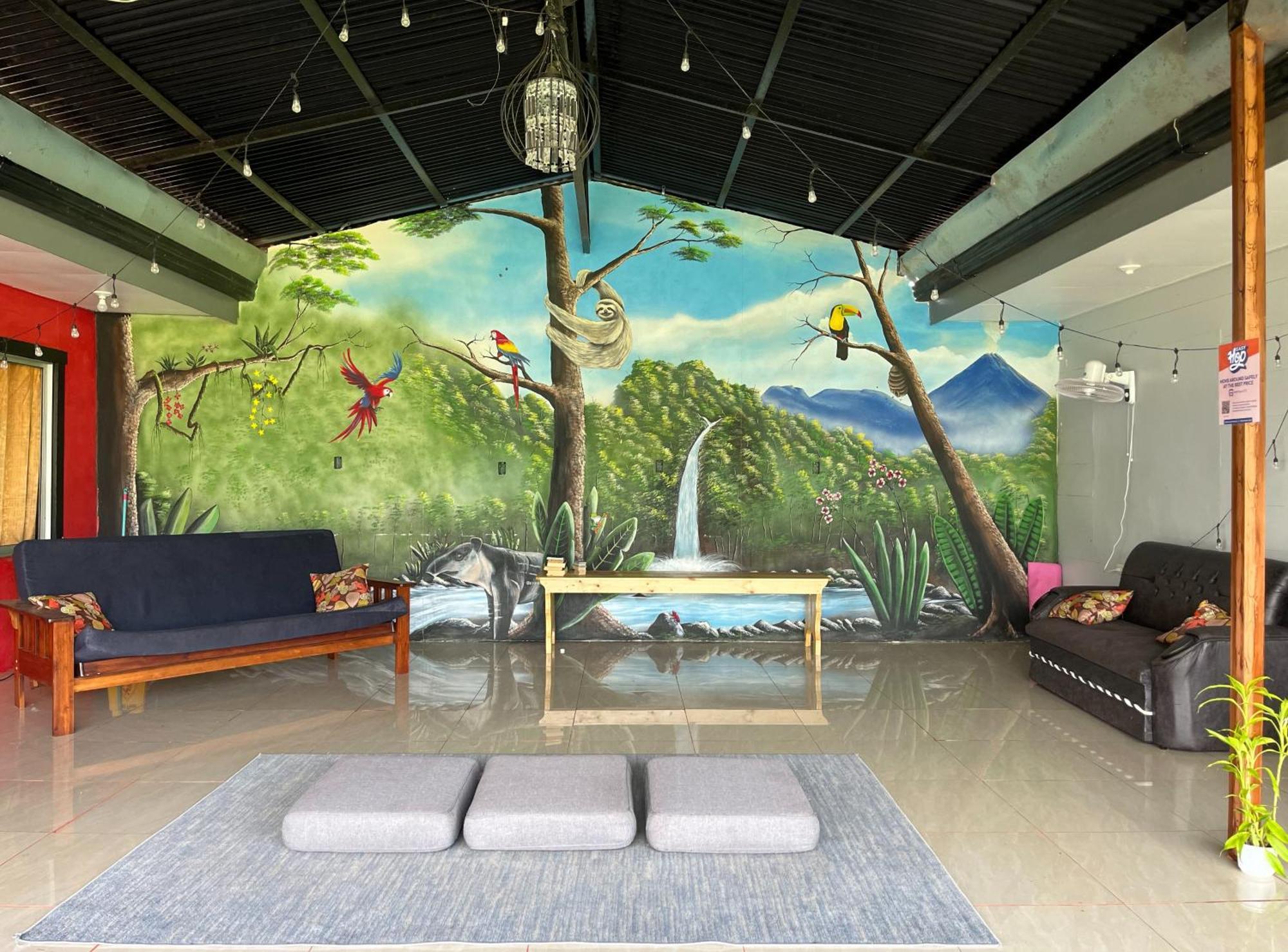 Hostel Arenal Sloth