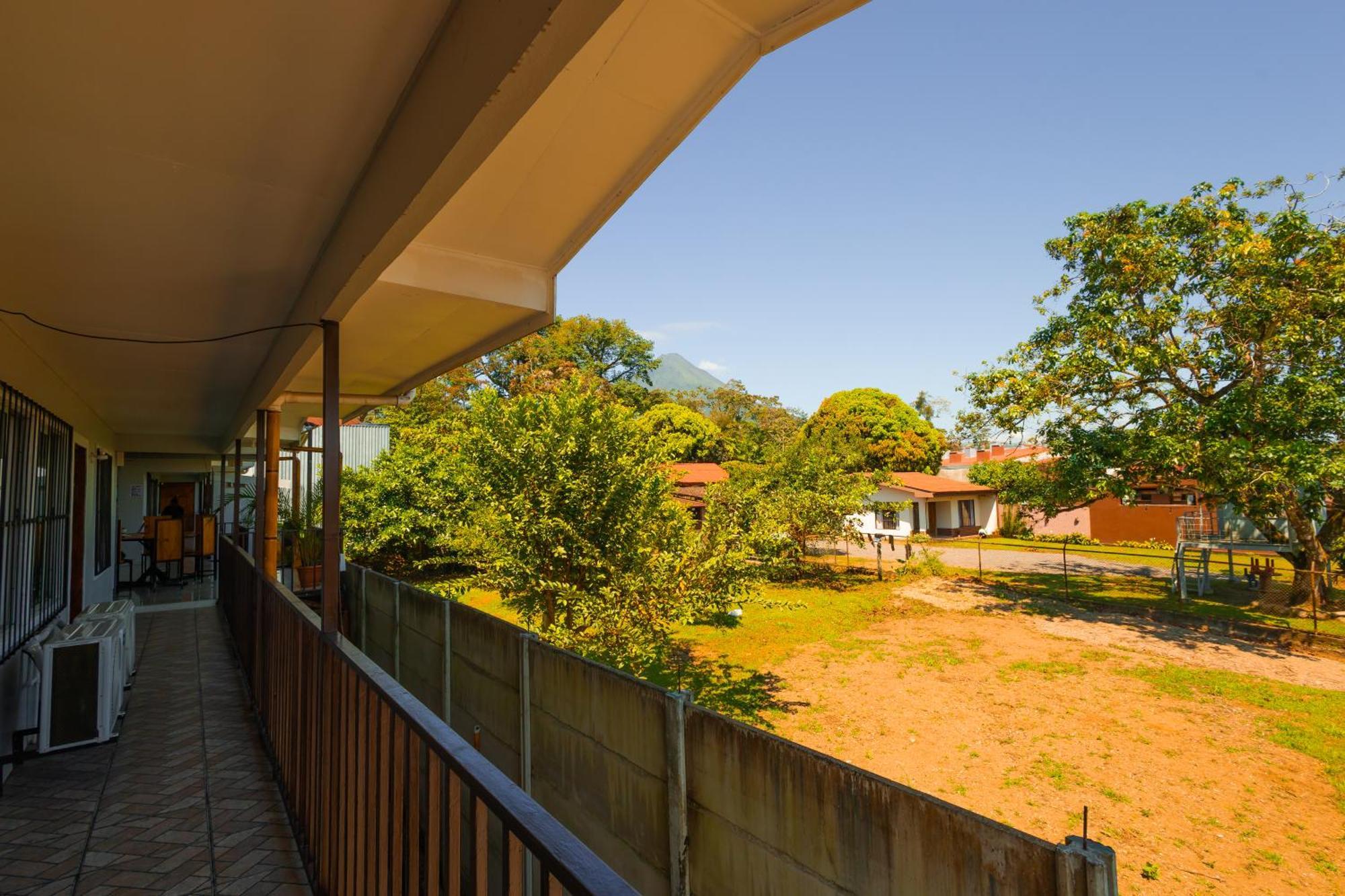 Arenal Sloth Hostel *